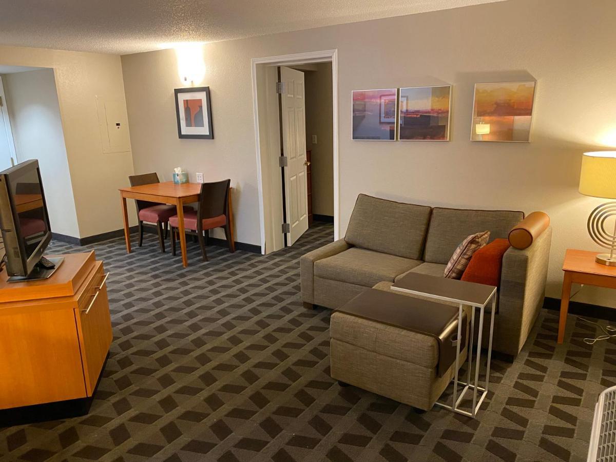 Mainstay Suites Middleburg Heights Cleveland Airport Экстерьер фото