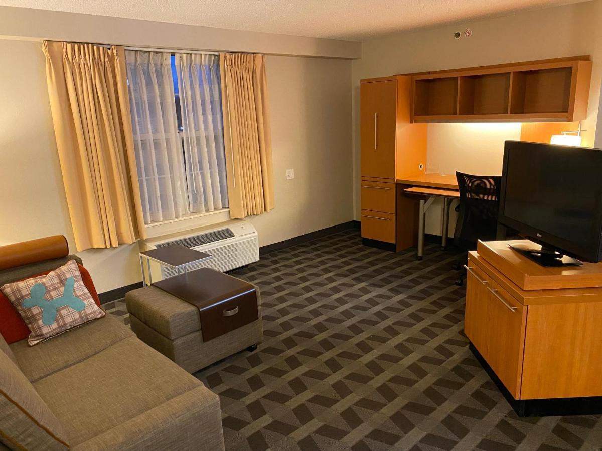 Mainstay Suites Middleburg Heights Cleveland Airport Экстерьер фото