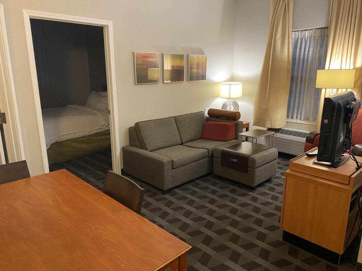 Mainstay Suites Middleburg Heights Cleveland Airport Экстерьер фото