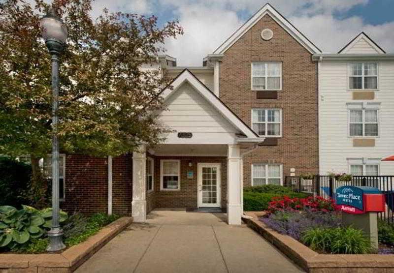 Mainstay Suites Middleburg Heights Cleveland Airport Экстерьер фото