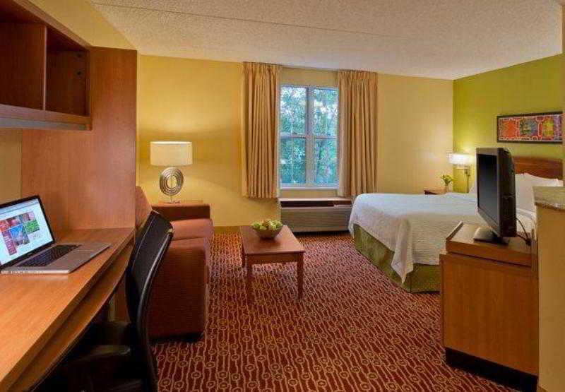 Mainstay Suites Middleburg Heights Cleveland Airport Экстерьер фото