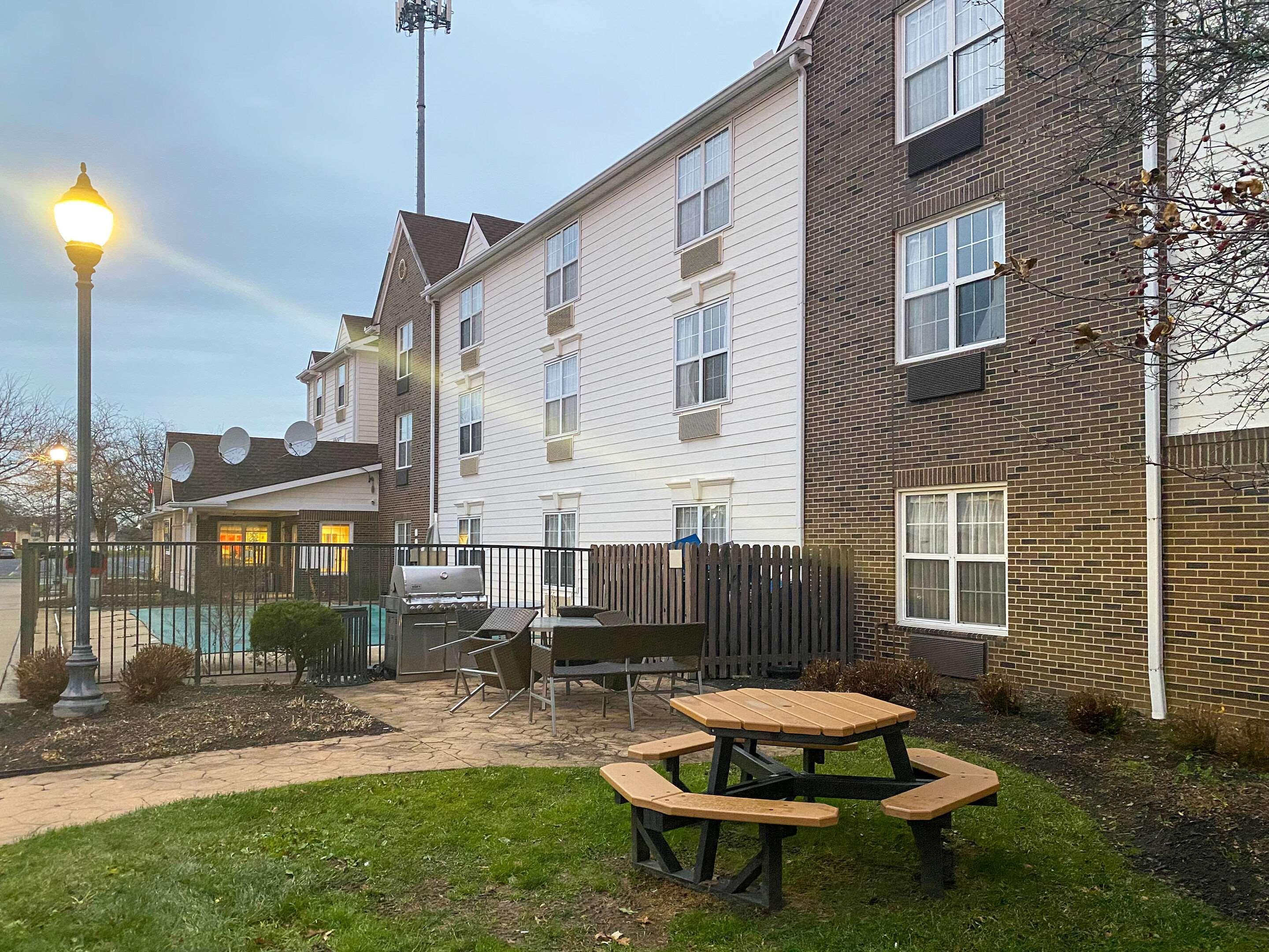 Mainstay Suites Middleburg Heights Cleveland Airport Экстерьер фото