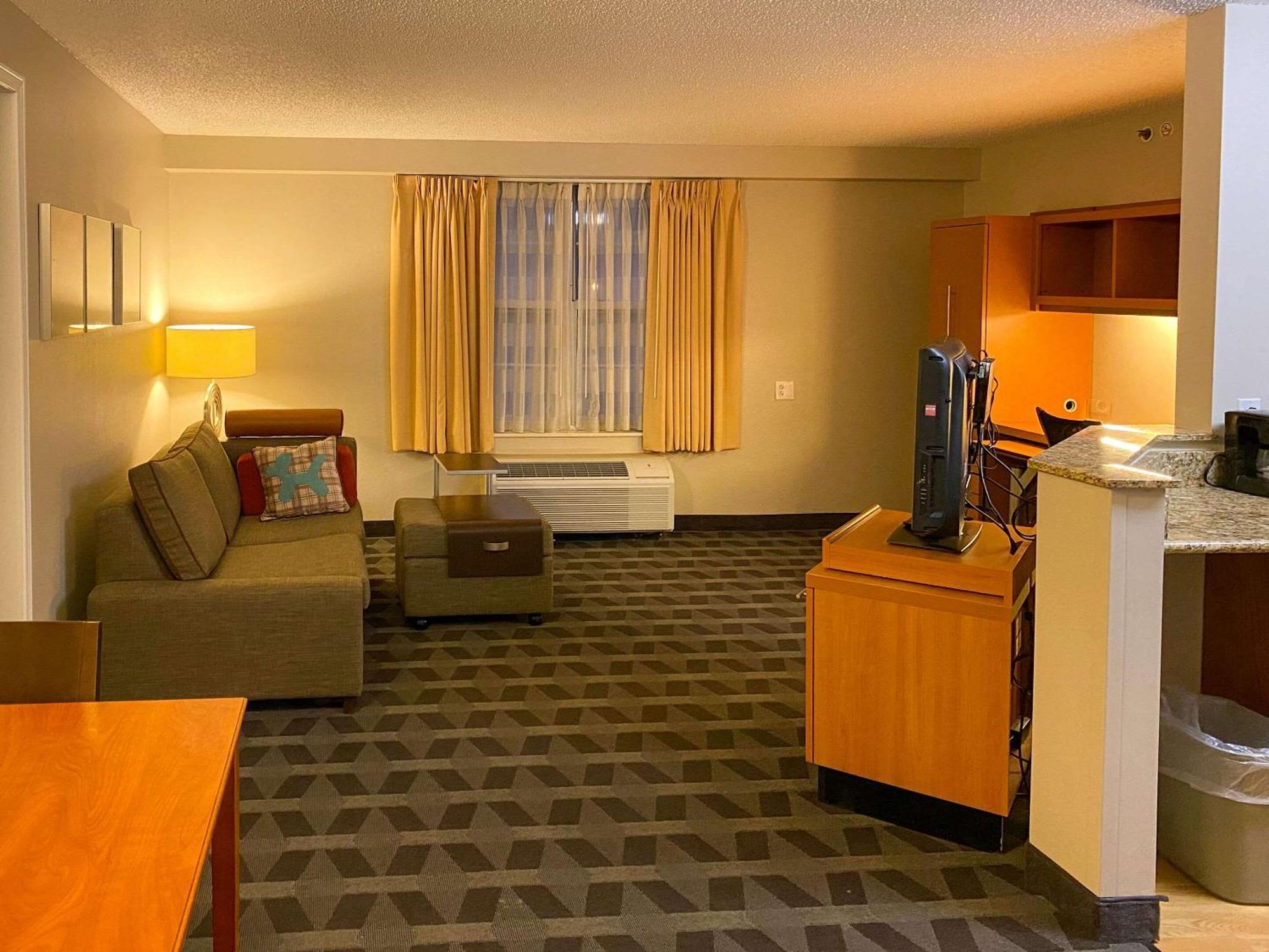 Mainstay Suites Middleburg Heights Cleveland Airport Экстерьер фото