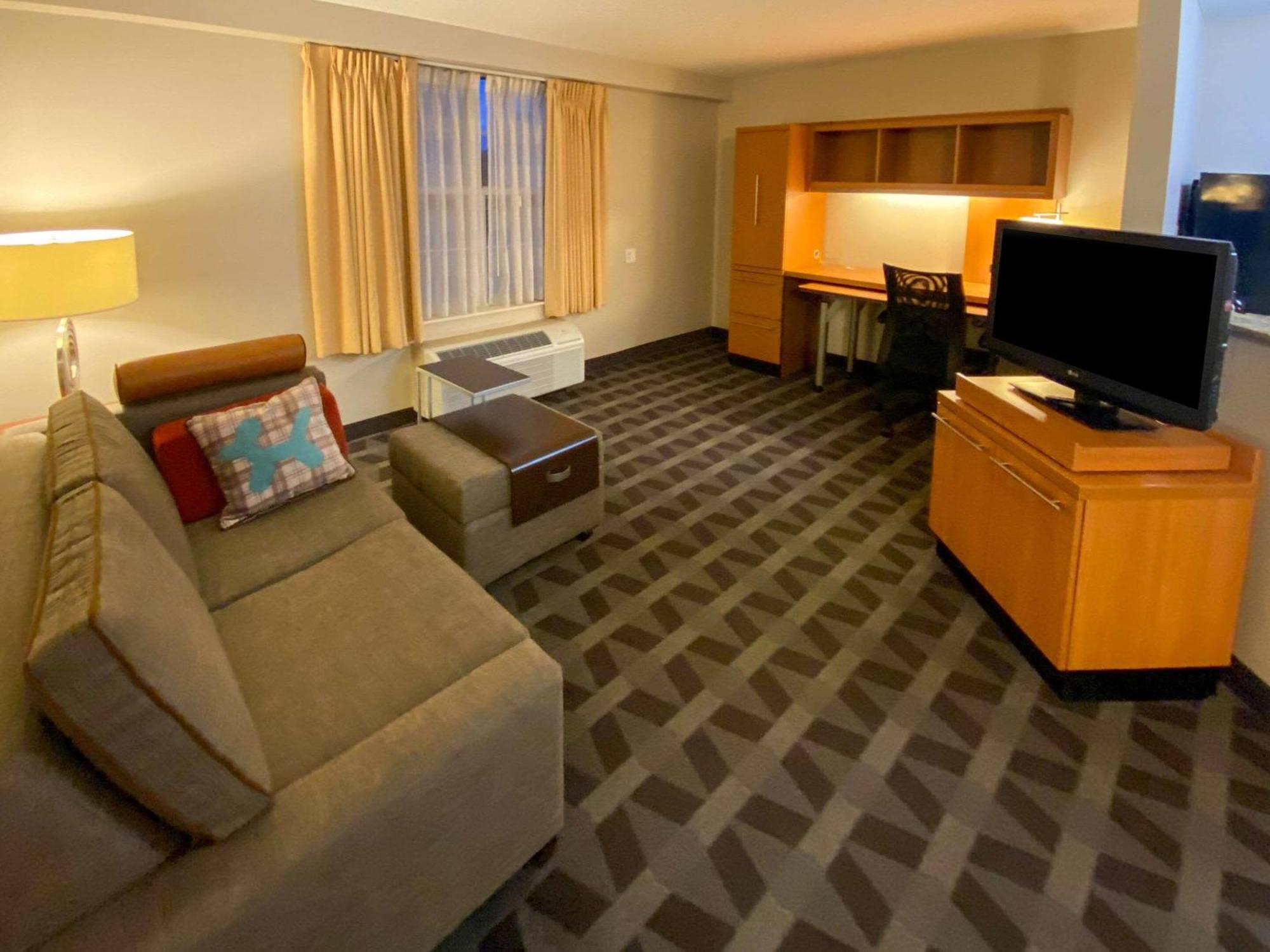 Mainstay Suites Middleburg Heights Cleveland Airport Экстерьер фото