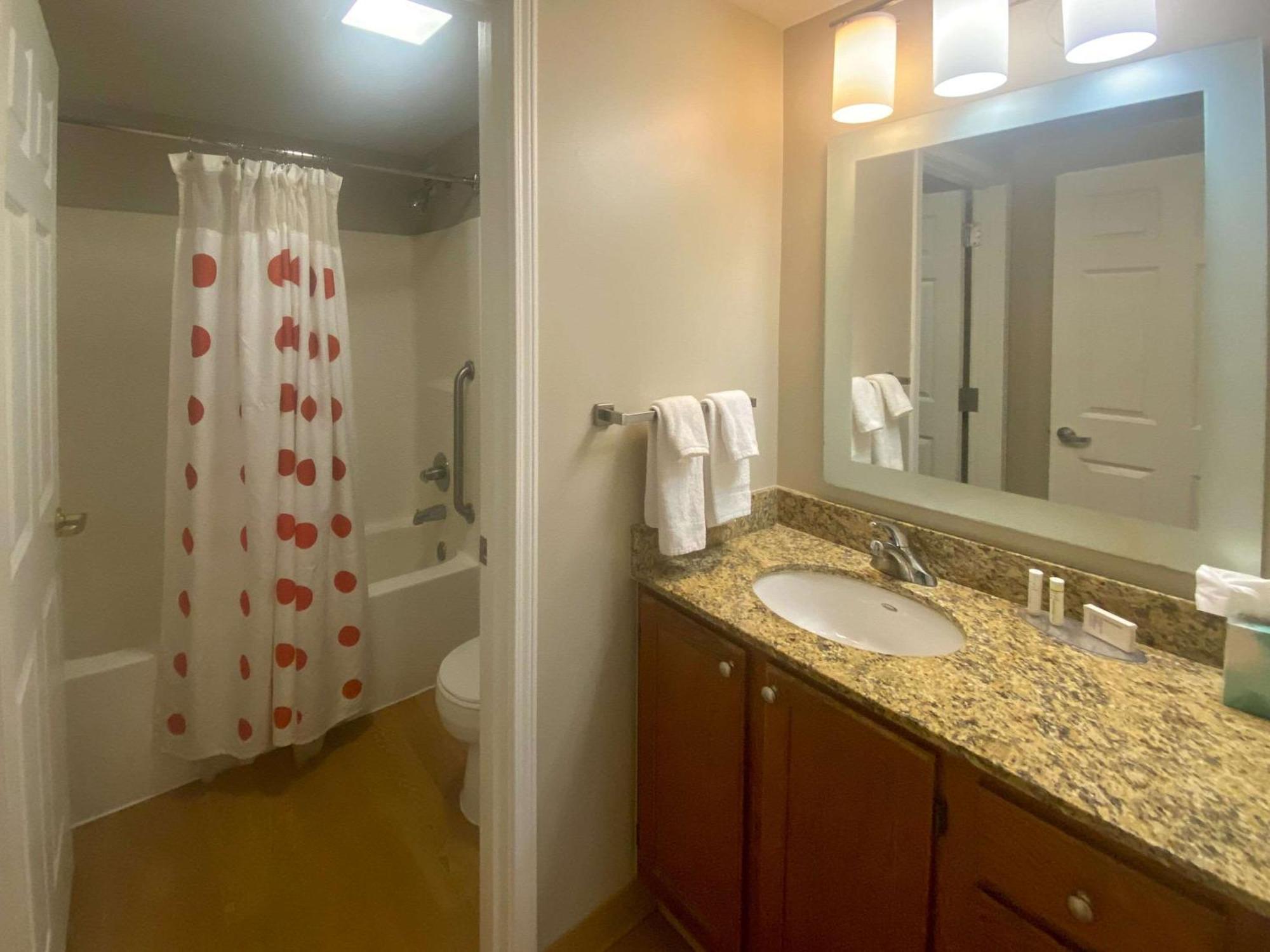 Mainstay Suites Middleburg Heights Cleveland Airport Экстерьер фото