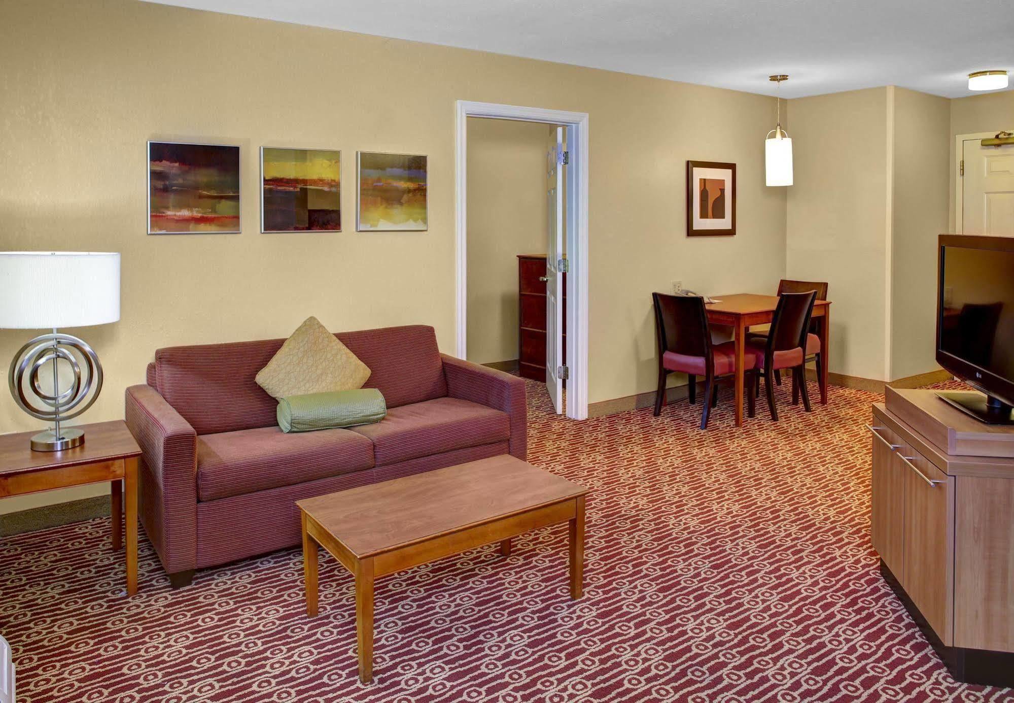 Mainstay Suites Middleburg Heights Cleveland Airport Экстерьер фото